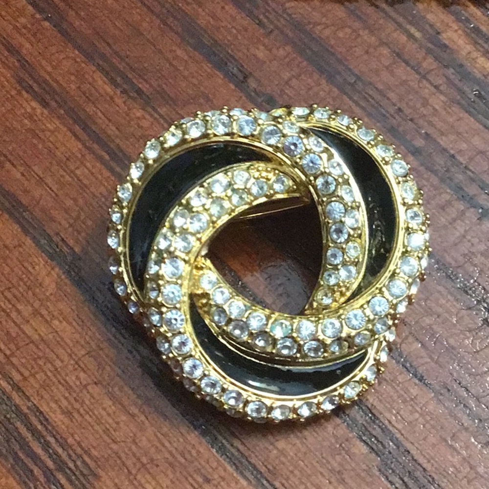 Beautiful Swarovski Love Knot Brooch (swan mark)